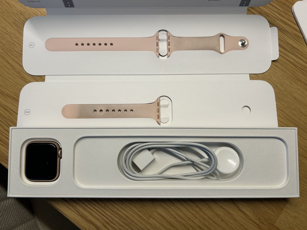 Apple Smartwatch: Apple Watch SE 40mm – D'occasion à Gland par Helderap 2