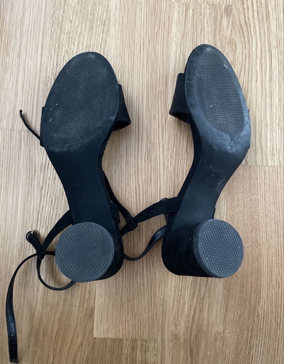 Zara Scarpe da donna: Black Zara Basic Heels Size 38 Used – Usato da Brunnen venduto da lau_tcp9 1