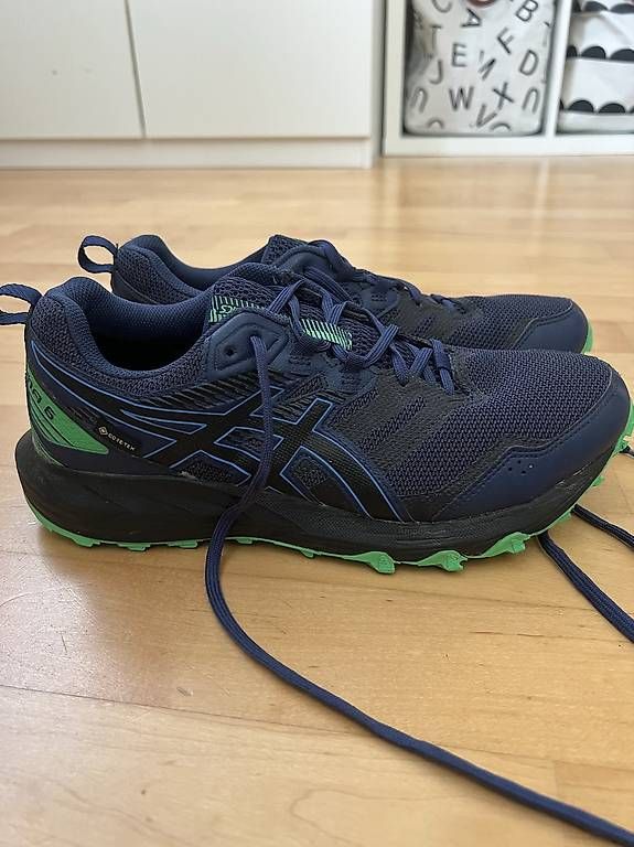 Asics Herrenschuhe: Asics Gore Tex Schuhe 42.5 – Gebraucht aus Rümlang von topo5 3
