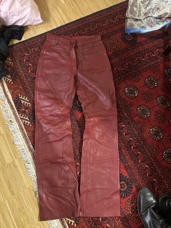 Lederhose rot Damen Grösse 36 in gutem Zustand