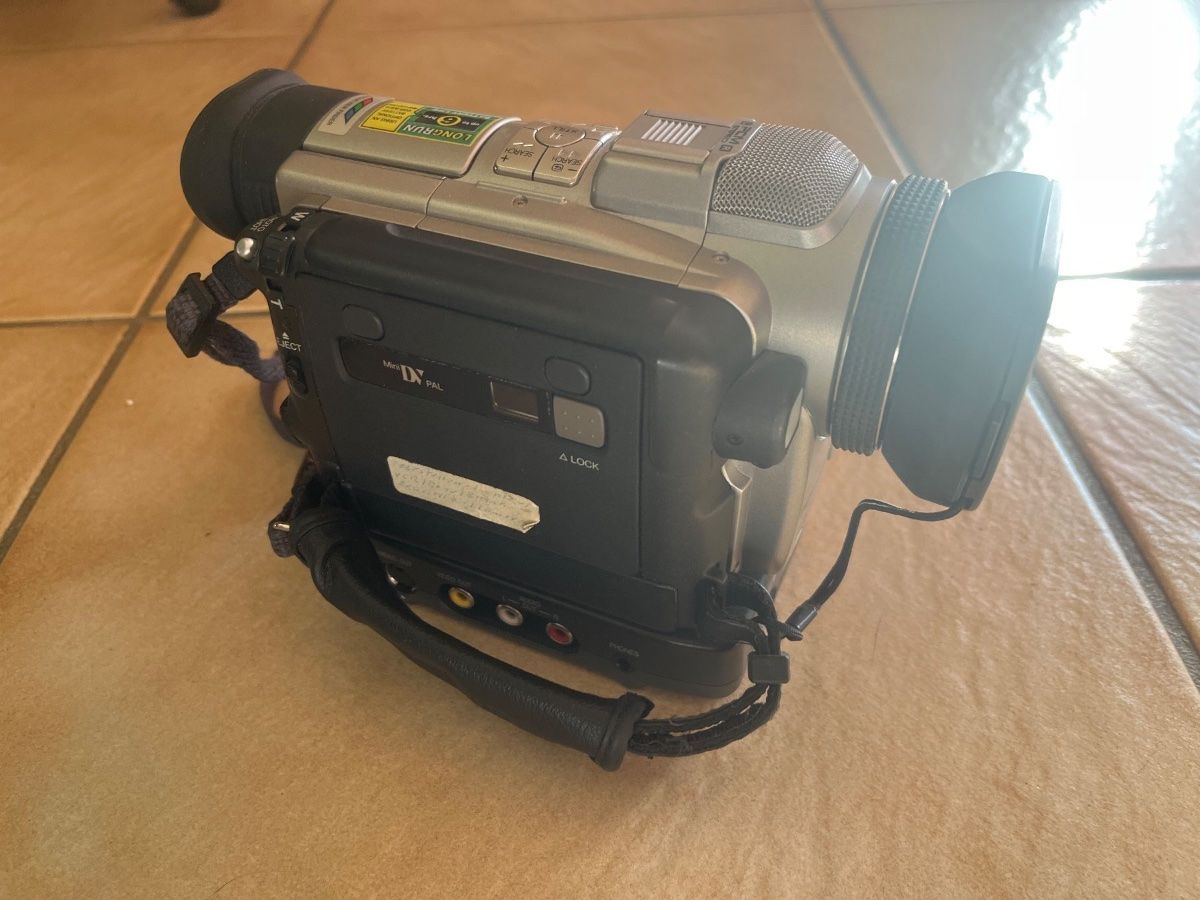 Panasonic Camcorder: Caméscope Panasonic NV-DX100 3CCD Zoom 24x – Gebraucht aus Vernayaz von Darkfrost 2