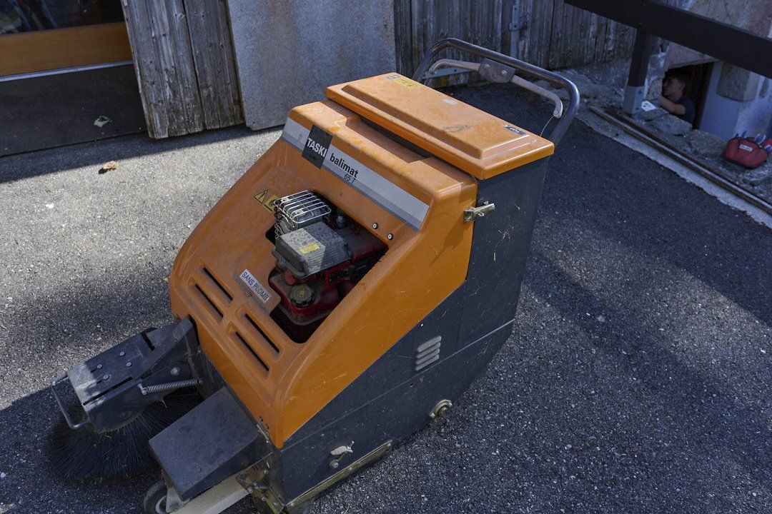Tutte le macchine: Kehrmaschine Taski balimat 65T – Usato da La Chaux-des-Breuleux venduto da countryboy01 7
