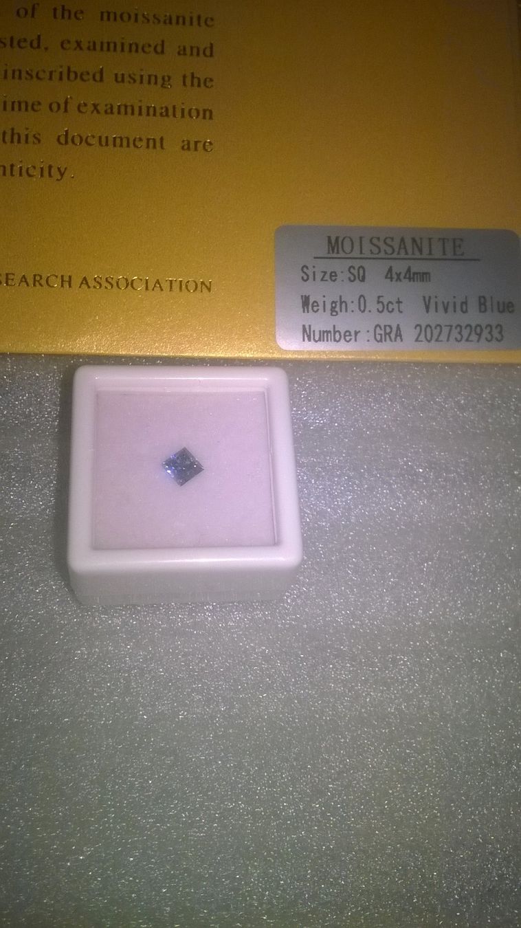 Pierres précieuses: echt diamant ,,moissanite,,0.5ct,,4 eckig,,hellblau – Neuf (Voir description) à Basel par bijoutrie_4 6