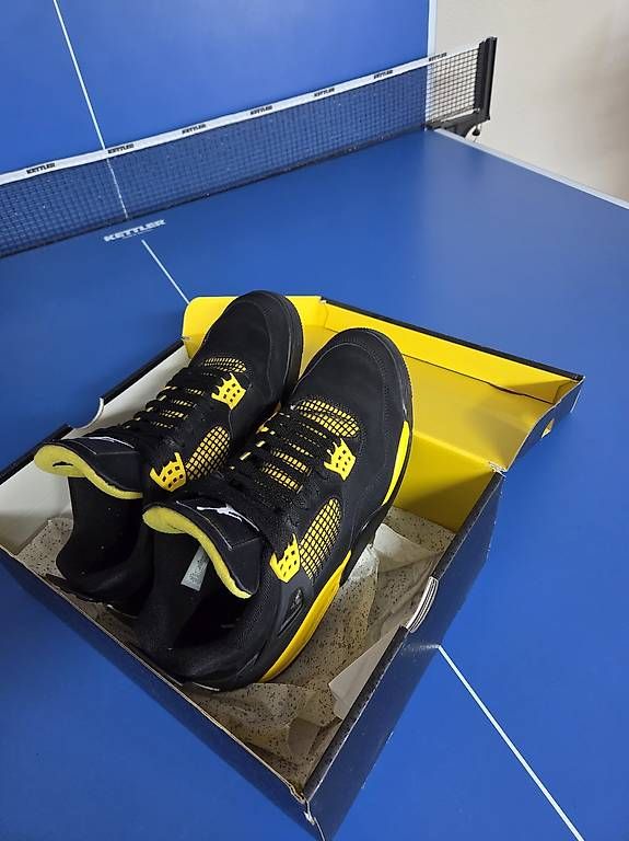 Jordan Scarpe da uomo: Sneaker Air Jordan 4 Retro – Usato da Neuenegg venduto da Suibrausa 3