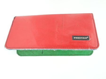 FREITAG Reise-Etui / Heft-Hülle / Passhülle rot/grün