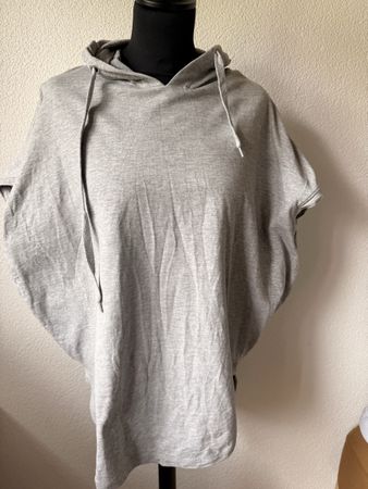 T-shirt à capuche Urban Classics gris, taille M, comme neuf!