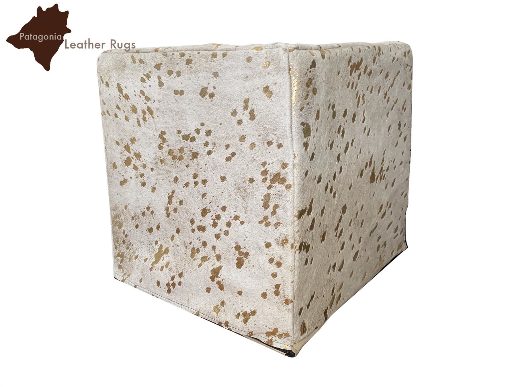 Sgabelli: Kuhfell Hocker Gold/White – Nuovo e nell'imballaggio originale da Arbedo venduto da patagonialeatherrugs 1