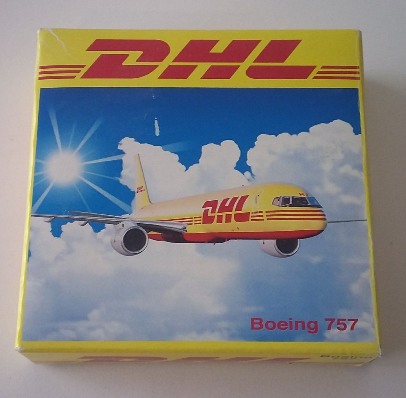 Boeing Modellbausätze & Standmodelle: Flugzeugmodell DHL Boeing 757 mit Originalverpackung – Gebraucht aus Hunzenschwil von rotebaer