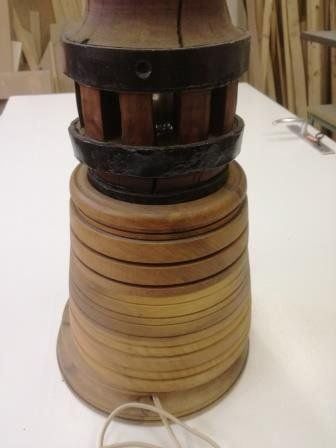 Lampade: Upcycling Ständerlampe aus Wagennabe – Usato da Sursee venduto da Ursus_LU 4