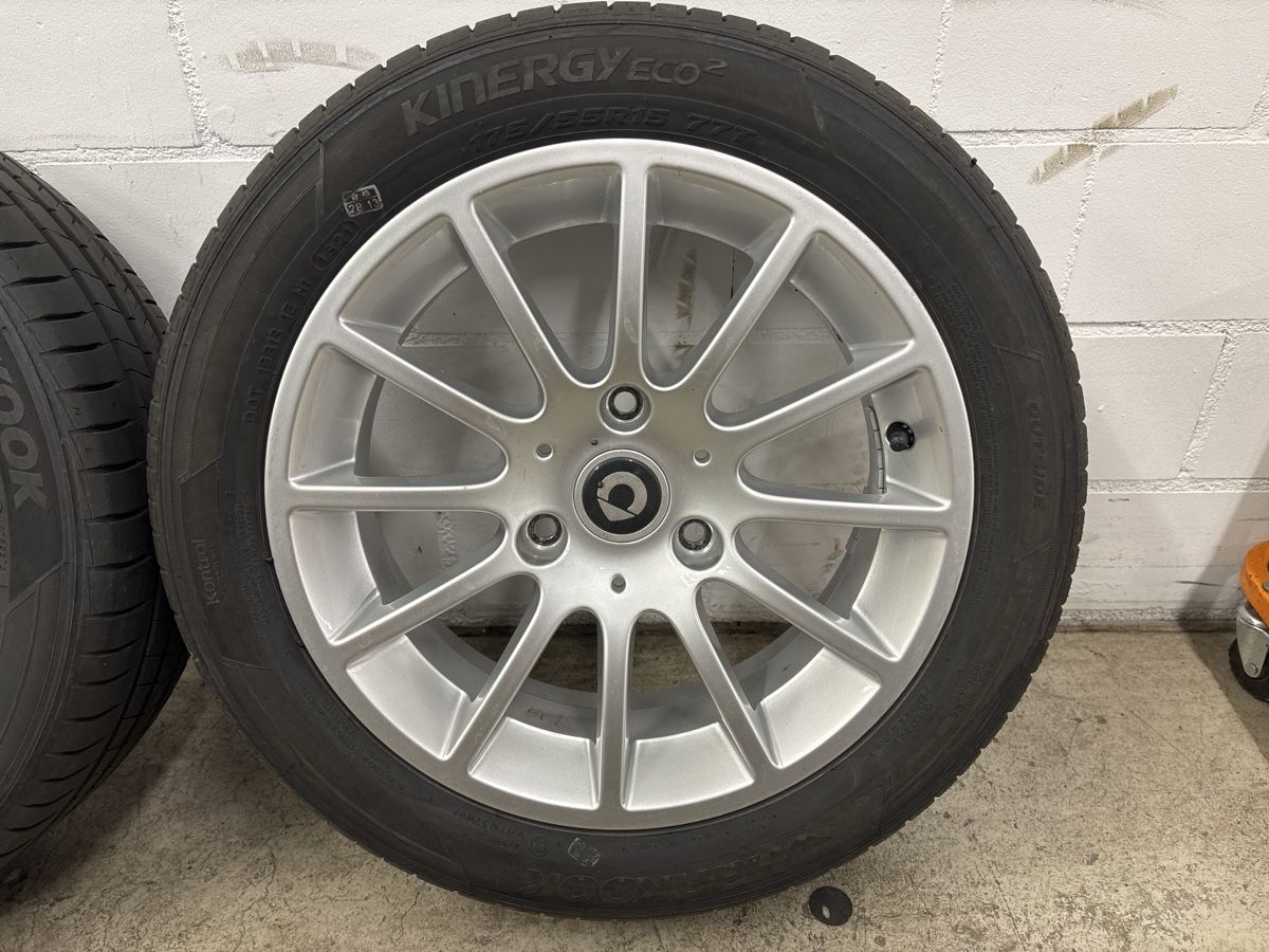 Pneus & Roues: Smart Felgen mit Reifen   – D'occasion à Wallenwil par Mueller842 1