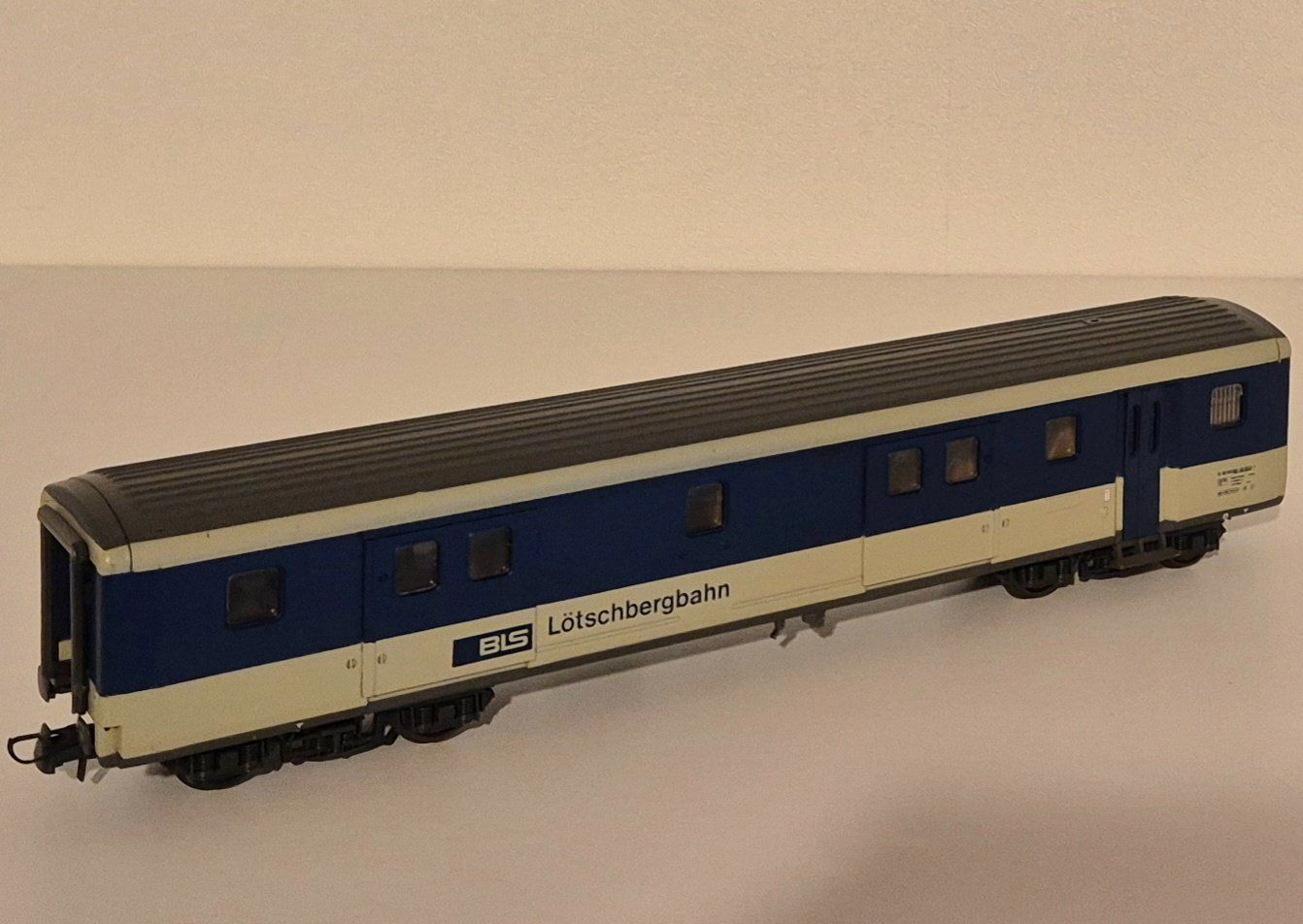 Roco Modellini di ferrovie: Roco BLS EW II Gepäckwagen – Usato da Wittenwil venduto da ced_q8j7 1