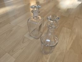 2 antike Glasflaschen, Karaffen, mit Glasstöpsel