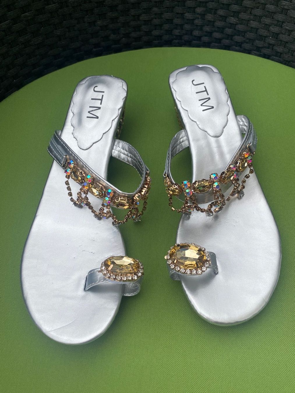 Chaussures femmes: SUMMERTIME - stylische/edle Flip-Flops mit Décor, silber, 39 – Neuf (Voir description) à Winkel par ferrari2022