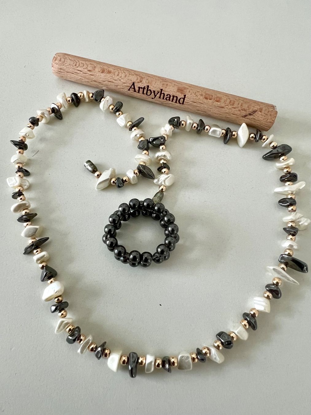 Altri gioielli: Echte Perlen & Hämatit - Edles Collier mit passendem Ring – Usato da Ruswil venduto da artbyhand 5