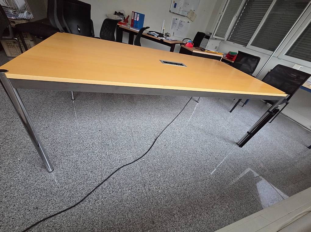 Scrivanie: Vitra Konferenz/ Bürotisch – Usato da Wollerau venduto da LidijaH 1