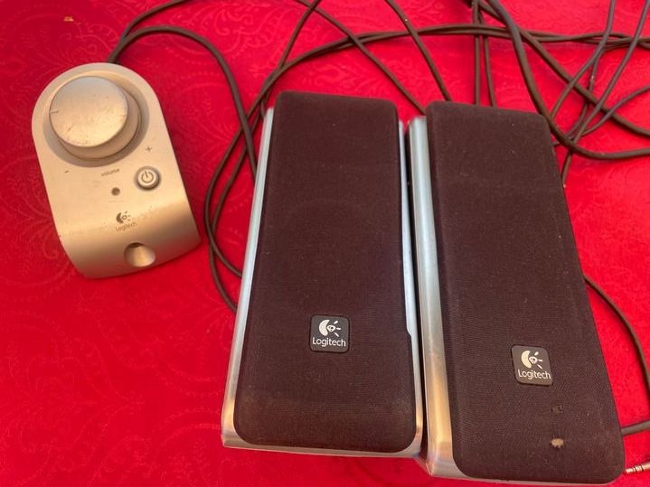 Logitech Casse acustiche: Logitech PC Lautsprecher (ohne Ständer) – Usato da Bergdietikon venduto da antovale