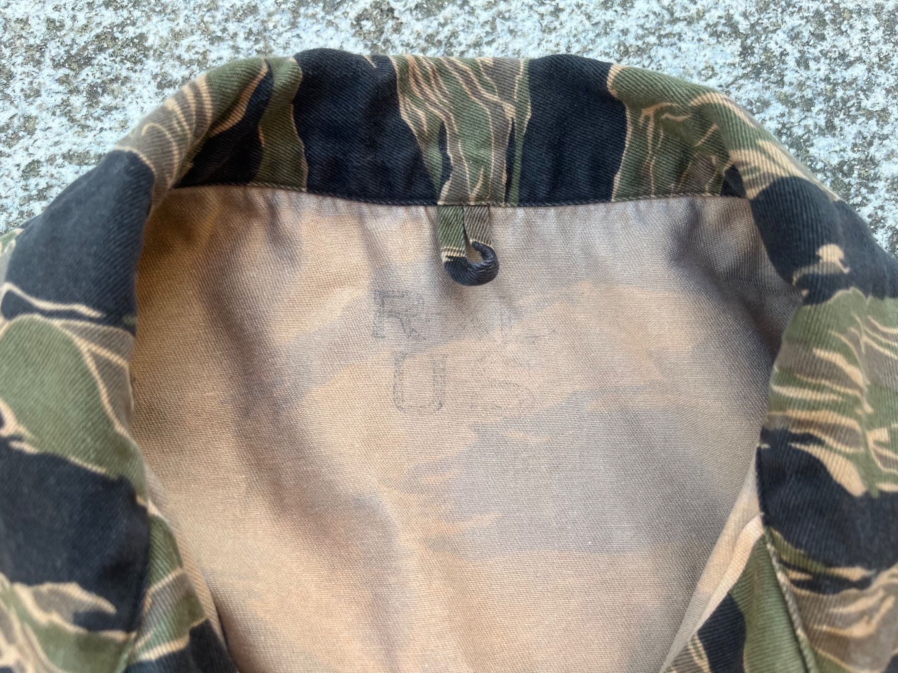 Camicie: Buzz Rickson Tiger Stripe Shirt Hemd XL – Usato da Bottmingen venduto da Puffsack 1
