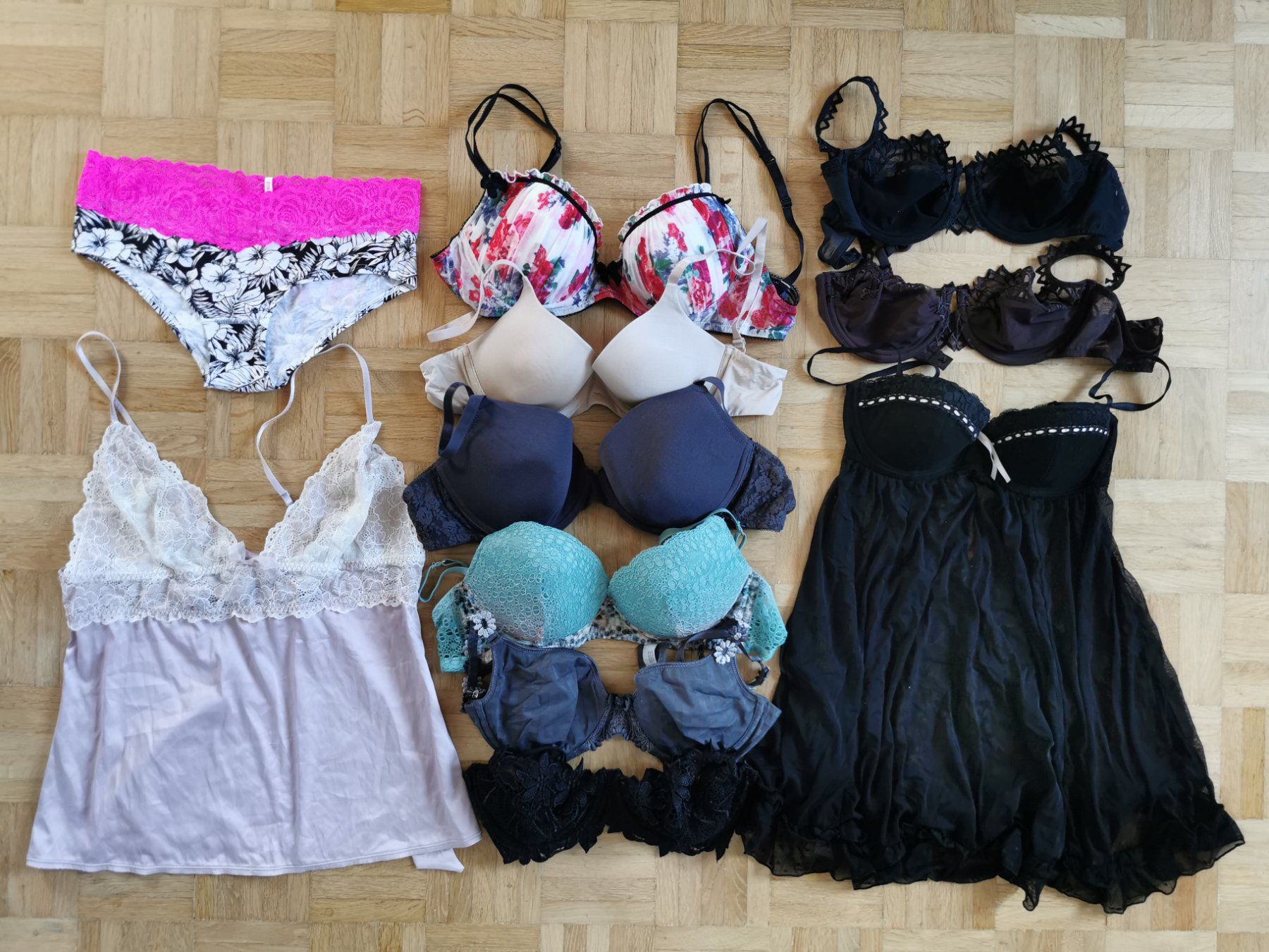 Sonstige Unterwäsche: Lingerie BH Set Gr. 80B/85B – Gebraucht aus Stäfa von flamingo_17