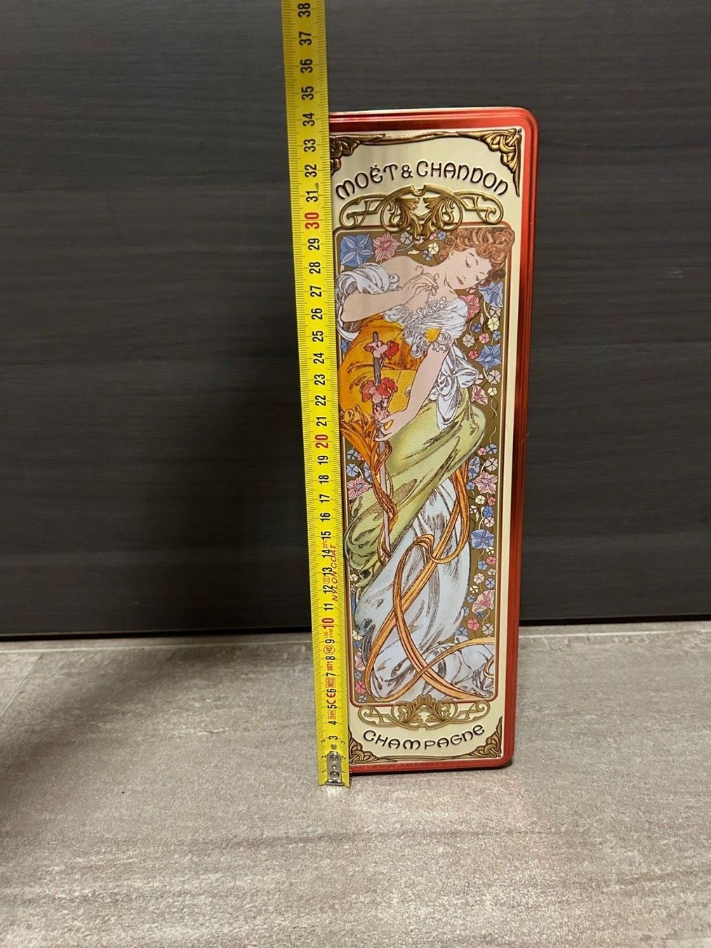 Moet Spirituosen: Moët Chandon Champagne Box – Gebraucht aus Lausanne von Retro-geek 7