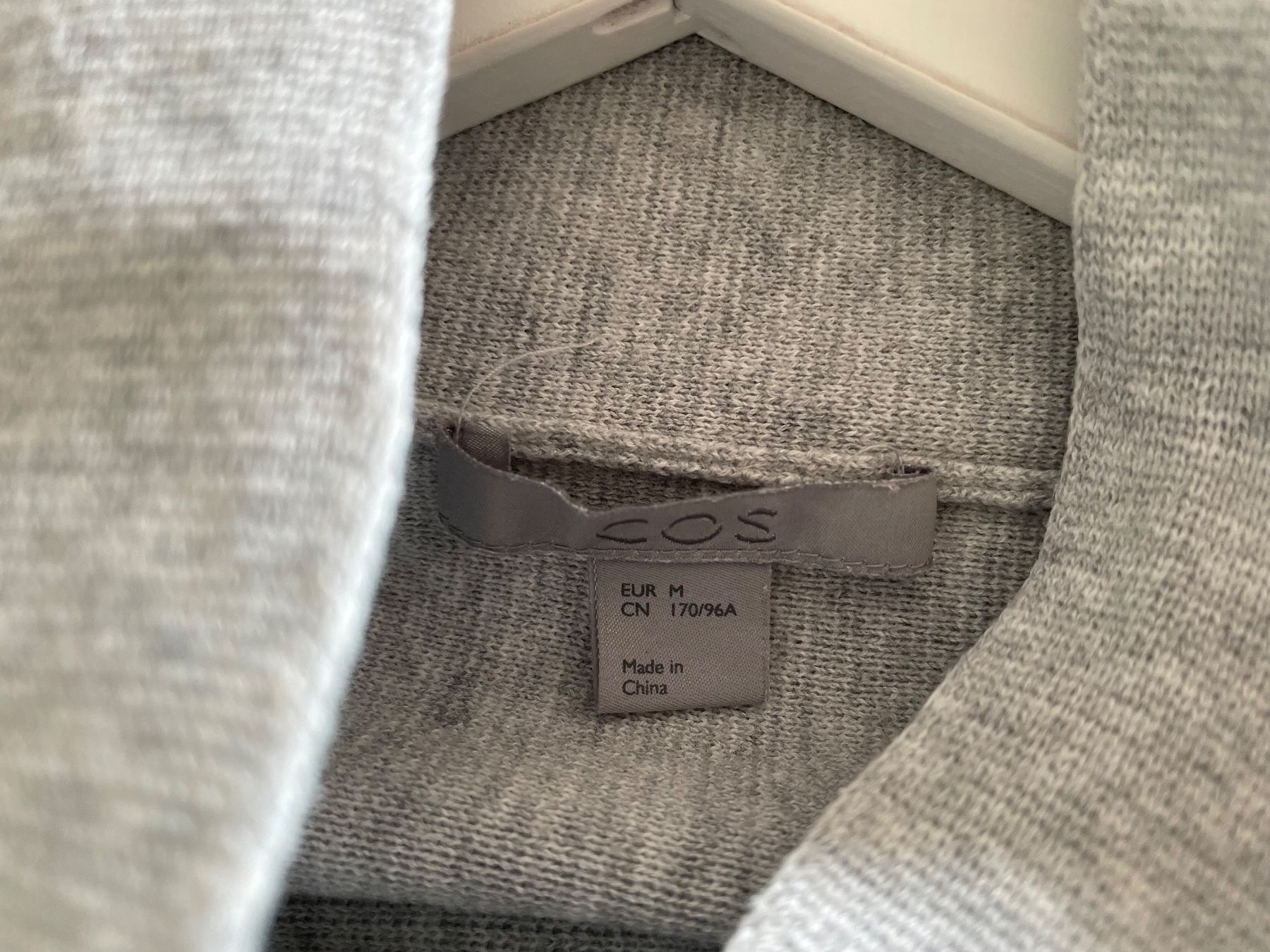 Cos Maglioni & Felpe: Grauer Pullover von COS – Usato da Neuwilen venduto da bobbel01 1