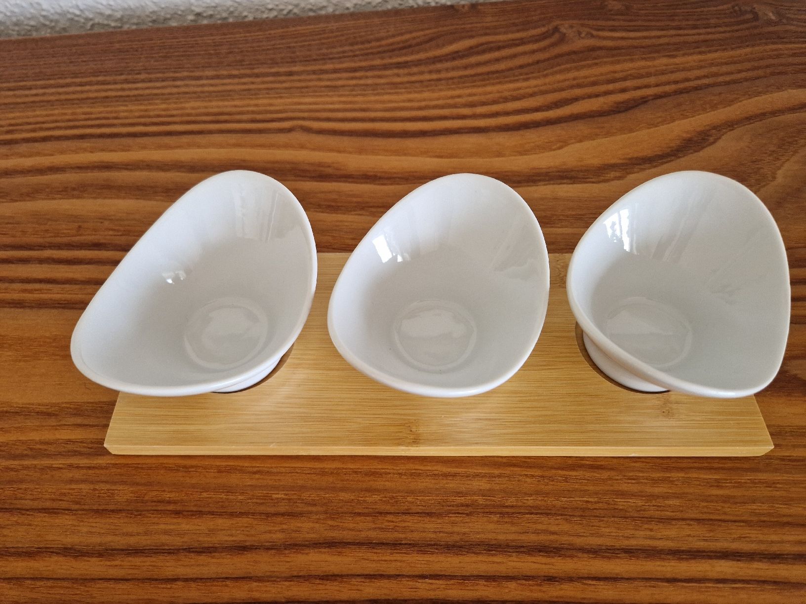 Schalen: 3er Set Dipschalen auf Bambustablett, wie neu! – Gebraucht aus Remetschwil von interiorandbeauty 2