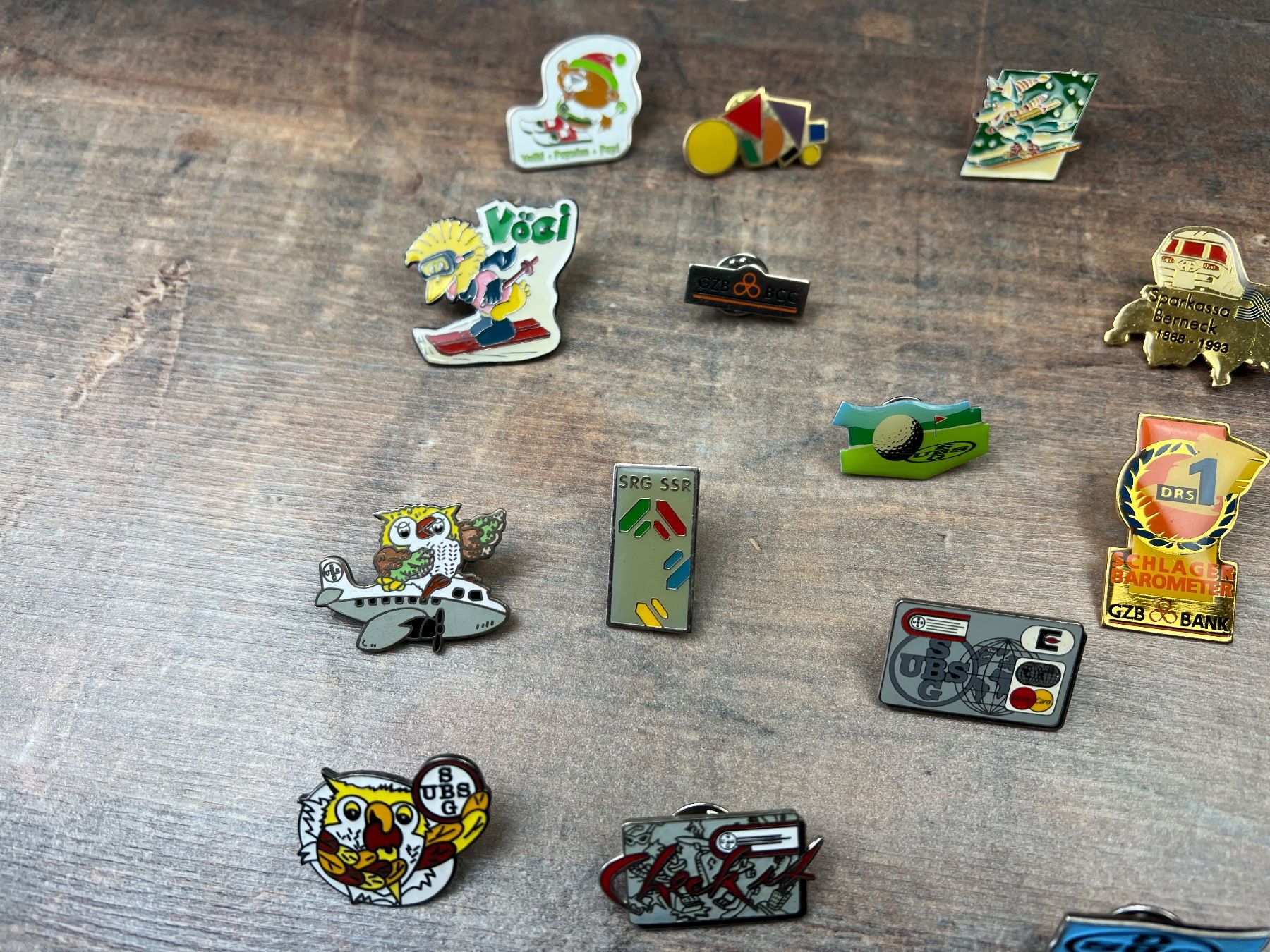 Broschen & Nadeln: Pin Sammlung Banken Marken etc. 2 – Gebraucht aus Hallau von R.R.91 1