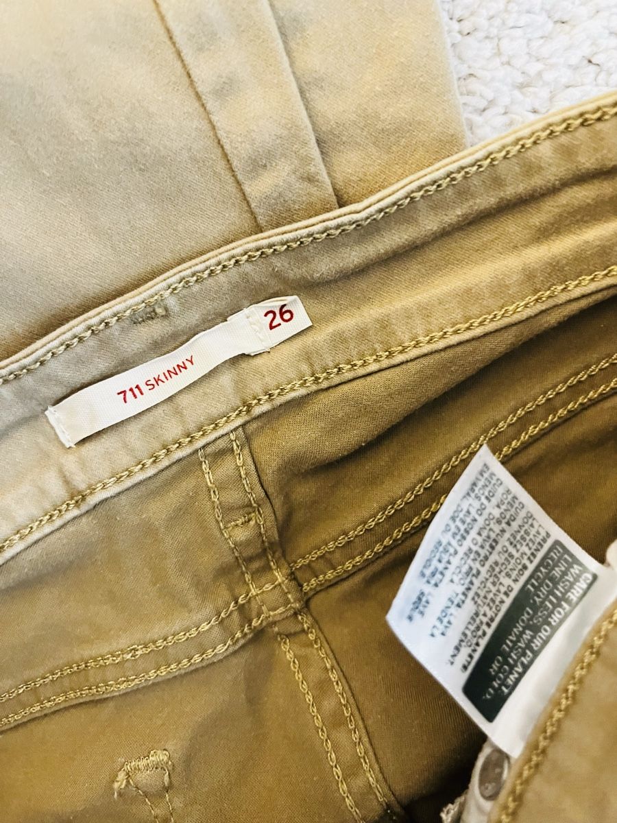 Jeans: Levi's Beige Chinos 711 size 26 – Usato da Bern venduto da Things4U2buy 1