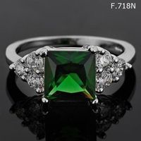 Eleganter Silberfarbige mit grünem Stein und Zirkonia neu