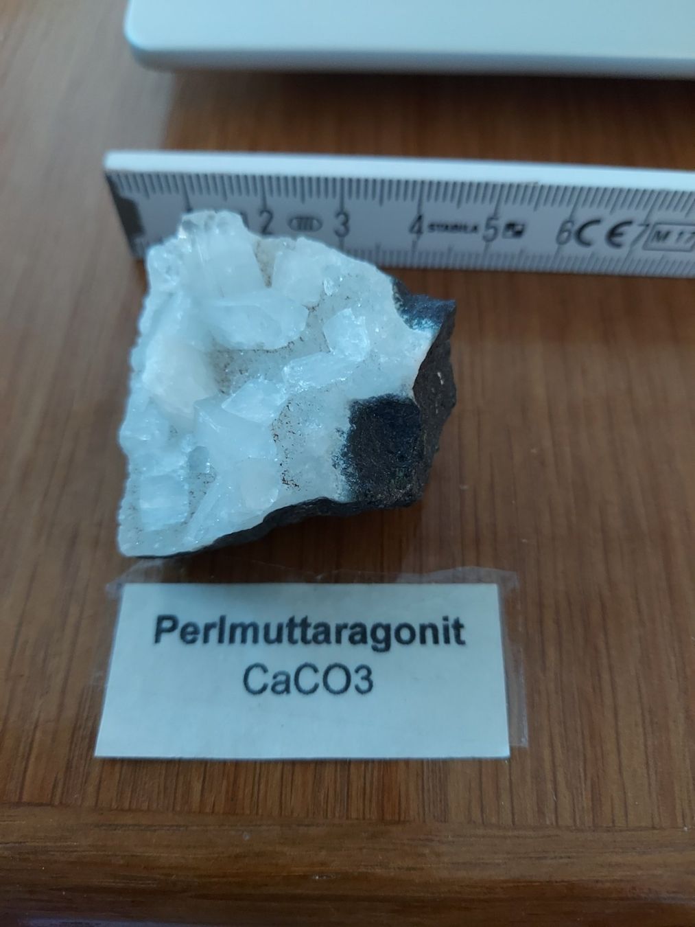 Pierres précieuses: WUNDERSCHÖNES KRISTALL PERLMUTTARAGONIT 35g – D'occasion à Zeiningen par elcanaja