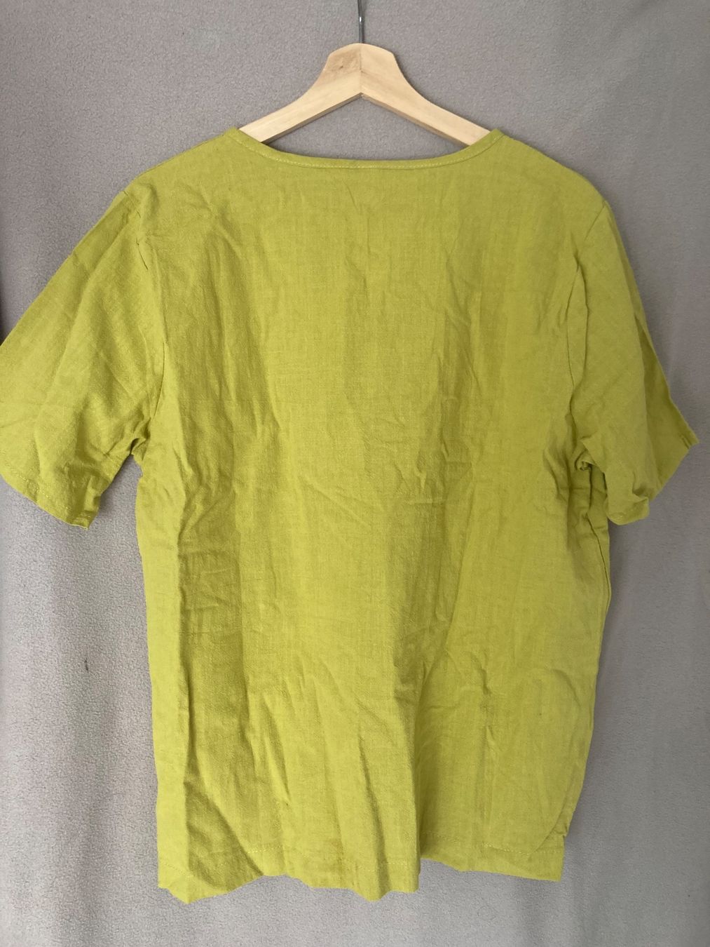 Top: Oberteil Gr. XL grün mit Kragendetail – Usato da Wädenswil venduto da qla76_wh 1