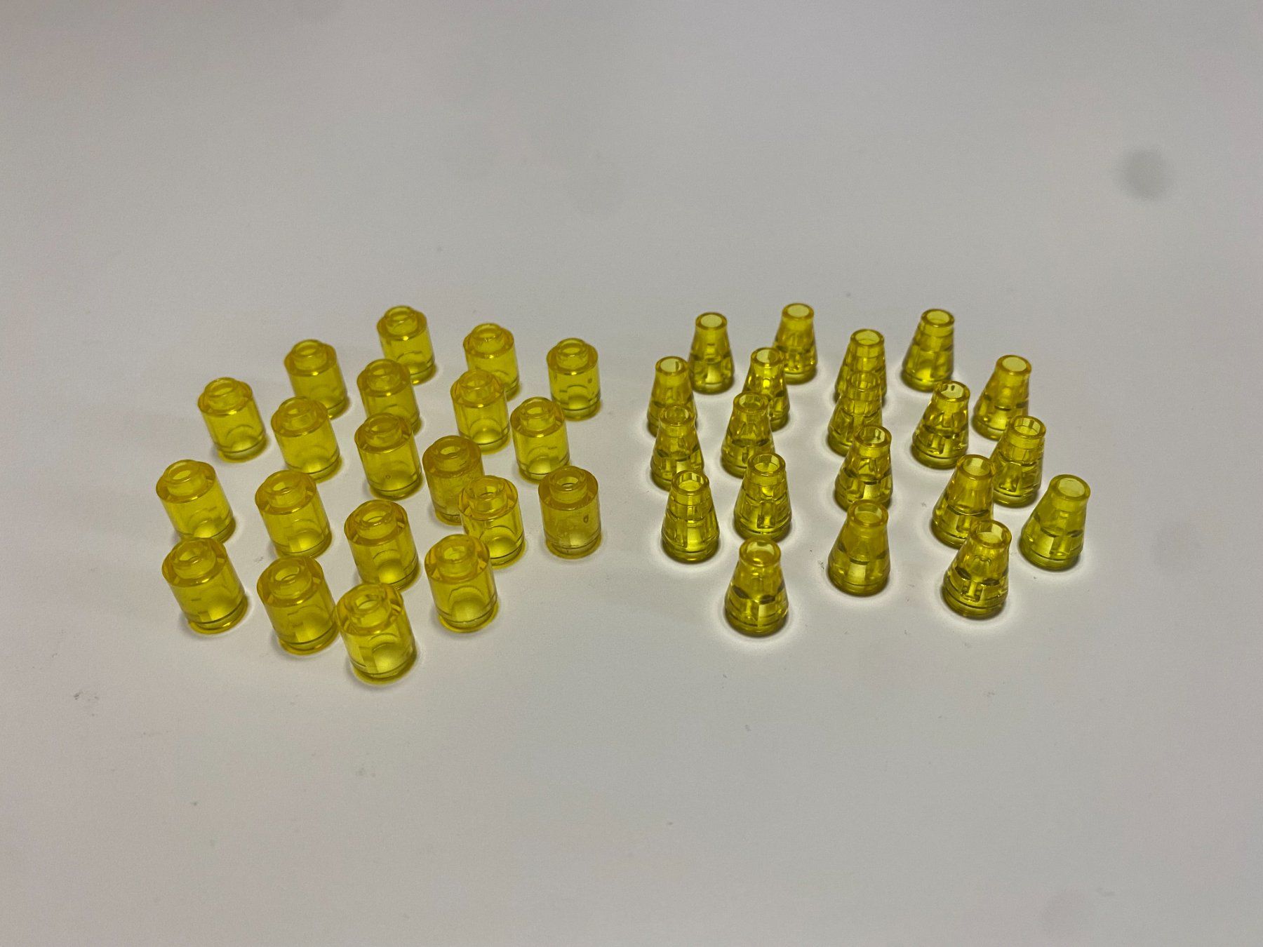 Lego Spielzeuge: LEGO - DIVERSE - TRANSPARENTE - GELBE - RUNDSTEINE – Gebraucht aus Gelterkinden von ajdt4