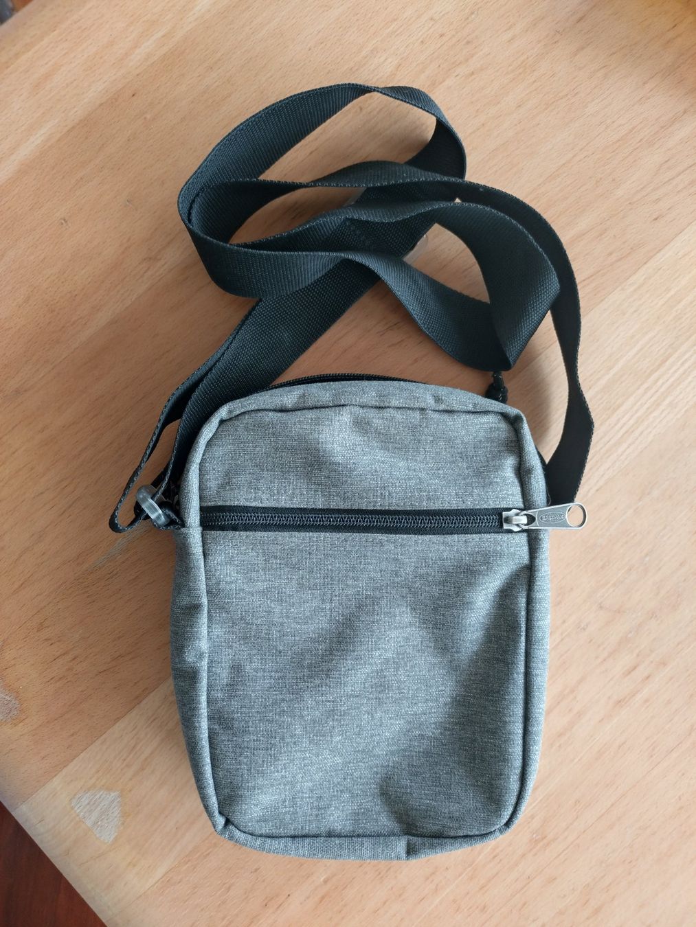 Eastpak Taschen: Umhängetasche klein Eastpak – Gebraucht aus Zürich von gms13 1