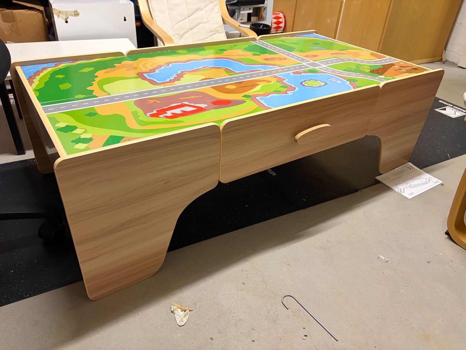 Tische: Spieltisch mit Schublade, Briobahntisch – Gebraucht aus Arlesheim von thoma2010 1