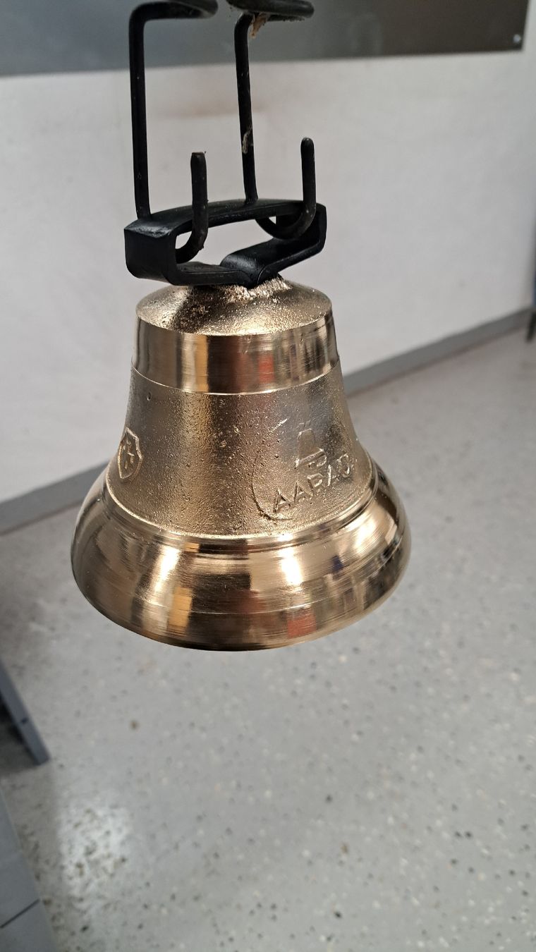 Campanacci mucche: Glocke Aarau aus Messing – Usato da Buttisholz venduto da REX001 1
