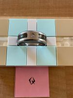 Fingerring aus Stahl und Carbon mit Strass