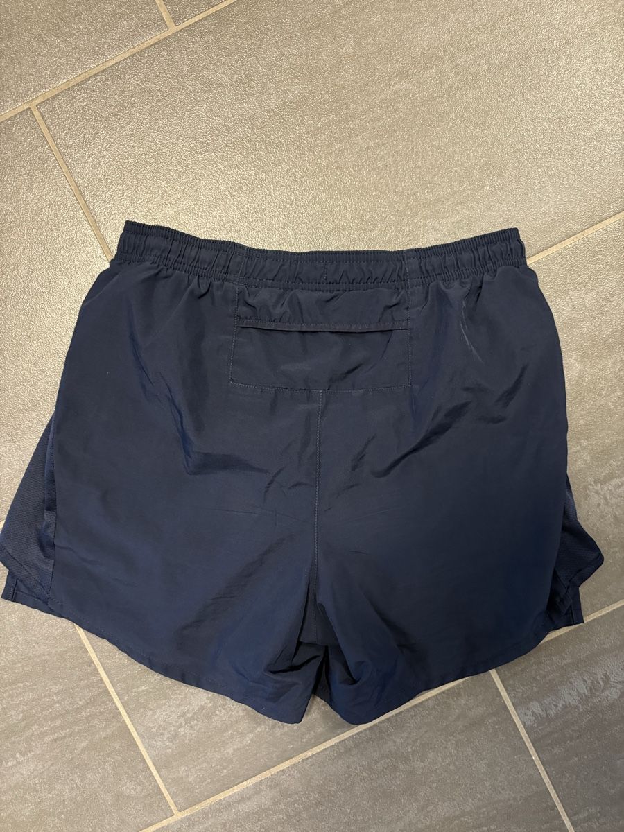 Nike Pantaloni: Nike Dri-Fit Shorts M – Usato da Rümlang venduto da svent 4