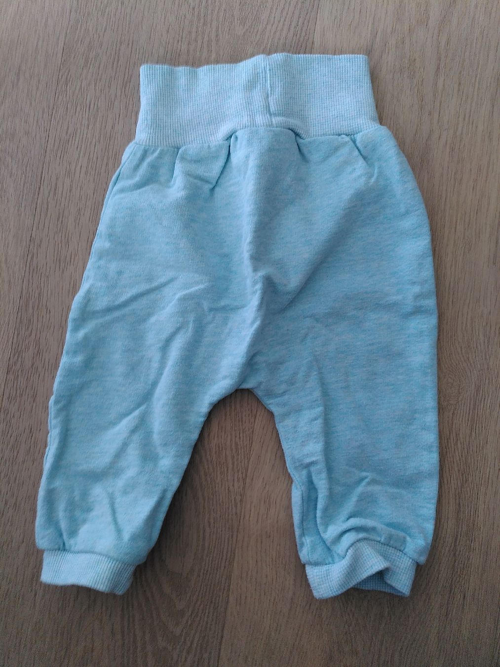 Hosen: Hellblaue Jogginghose - Grösse 68  – Gebraucht aus Penthaz von ann_l7zt 1