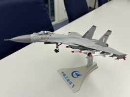 Militärflugzeug J-15 (Flanker X2) auf Ständer 1:72