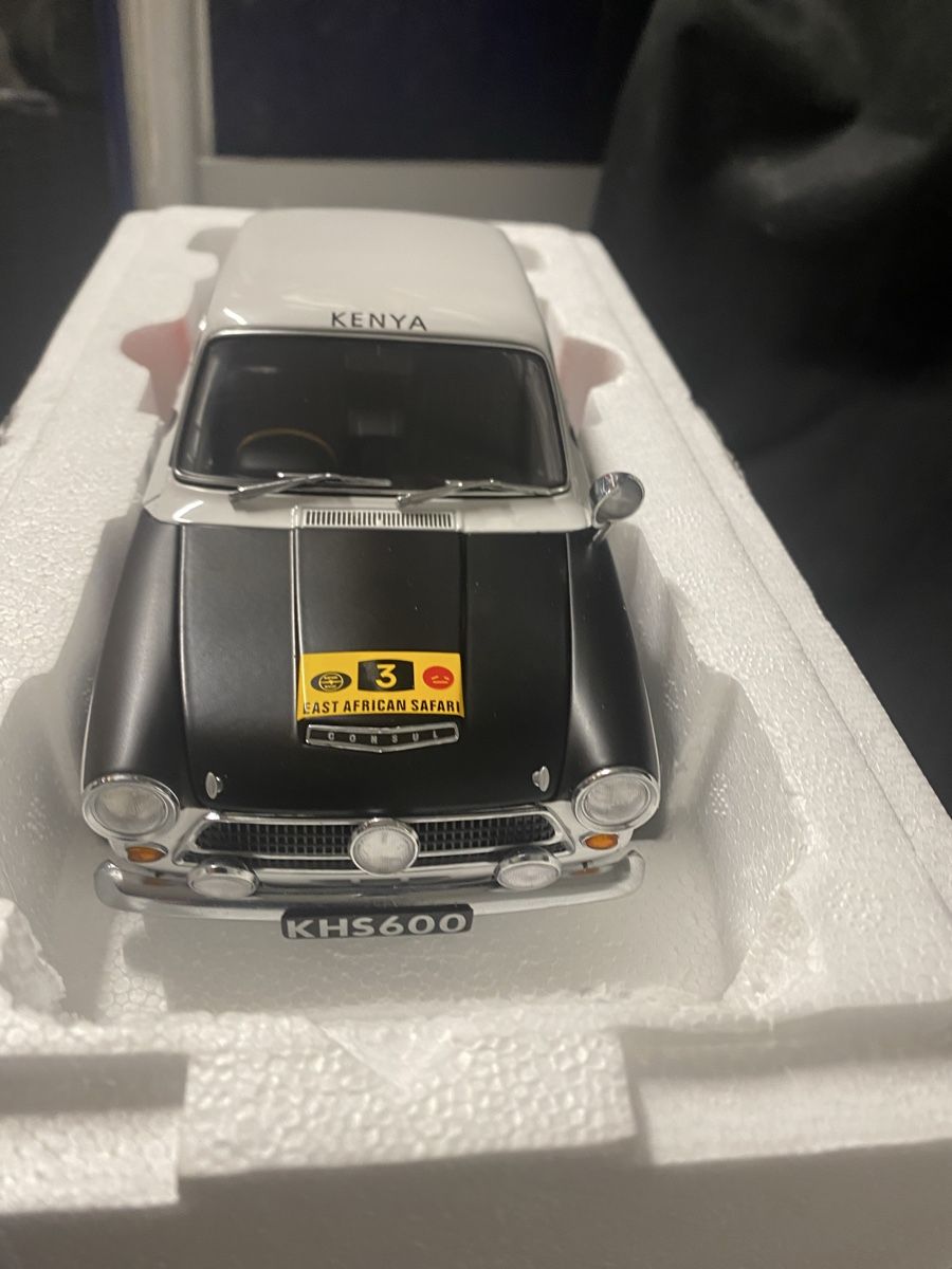 Modellini d'auto: Model Auto 1:18 Ford – Usato da Bischofszell venduto da Diamond1 5
