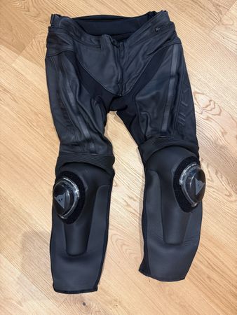 Dainese Motorradhose Leder schwarz Grösse 56 neuwertig