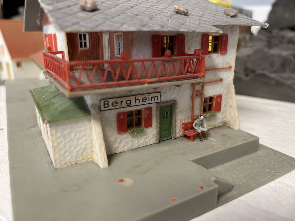 Modellini di ferrovie: Modellbahnbau: Bahnhof Bergheim H0 – Usato da Oberdorf SO venduto da Sofarocker75 3