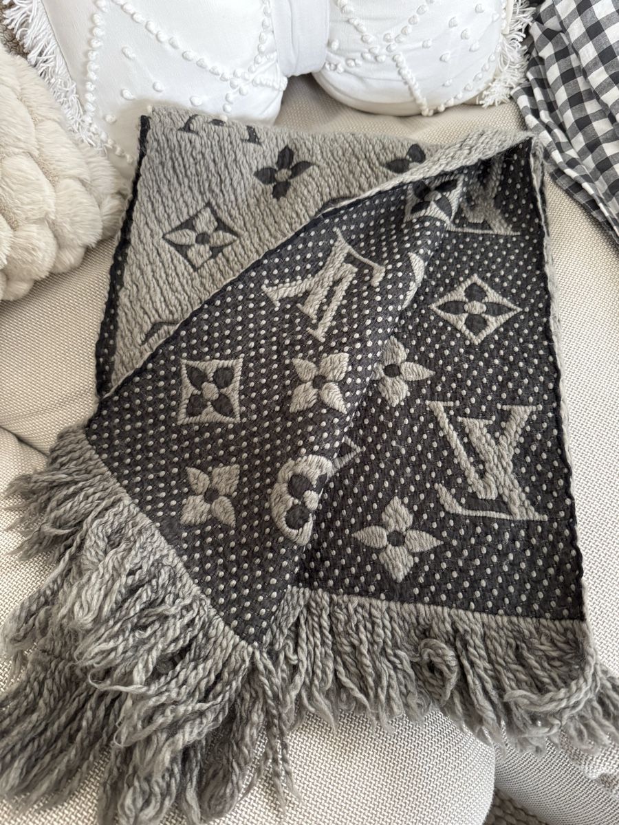 Louis Vuitton Foulards, Tücher & Schals: Louis Vuitton Schal – Gebraucht aus Uster von sandi_95 1