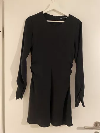 Zara Kleid, Gr. M, schwarz, neuwertig, figurbetont.