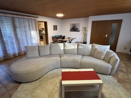 Grosses Sofa beige geschwungen guter Zustand ( Conforama)