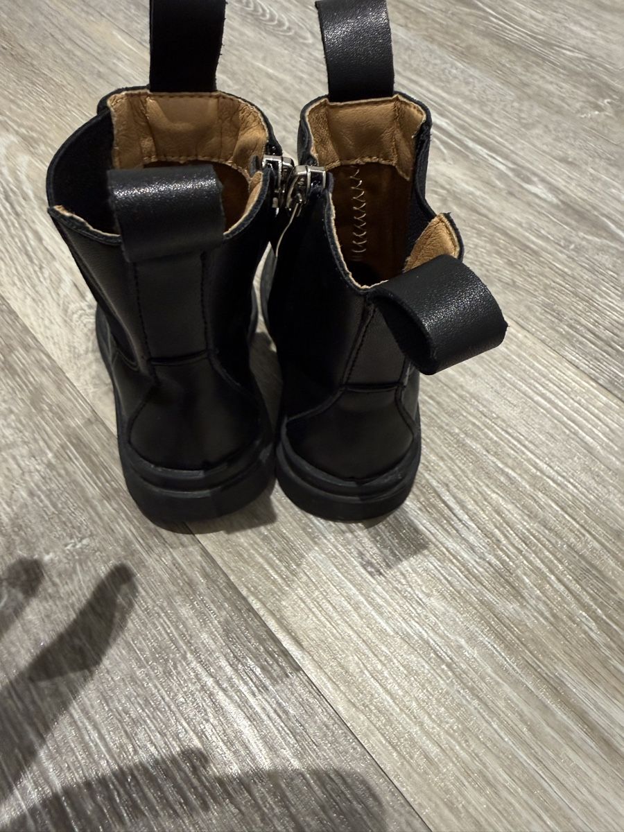 Scarpe per ragazze: Winterstiefel Mädchen schwarz Grösse 21 – Usato da Selzach venduto da TiffanysSO 2