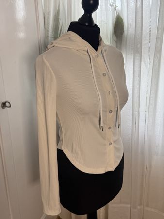 Weisses Kapuzenshirt mit Knöpfen Gr. S