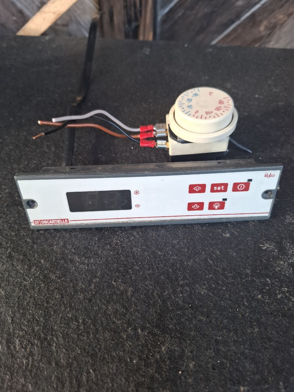 Interruttori: Einbauthermostat Timer Steuerung Display #433 – Usato da Wuppenau venduto da Gastro-Wuppenau