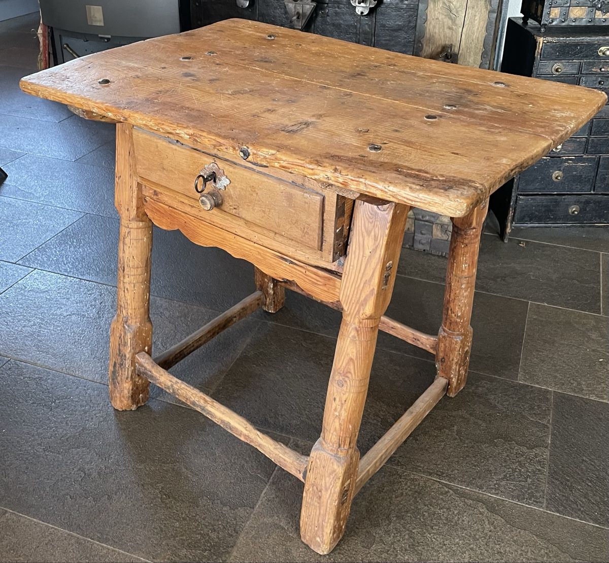 Tables: Antikes Kinder - Tischli – D'occasion à Rorschacherberg par farmer61 1