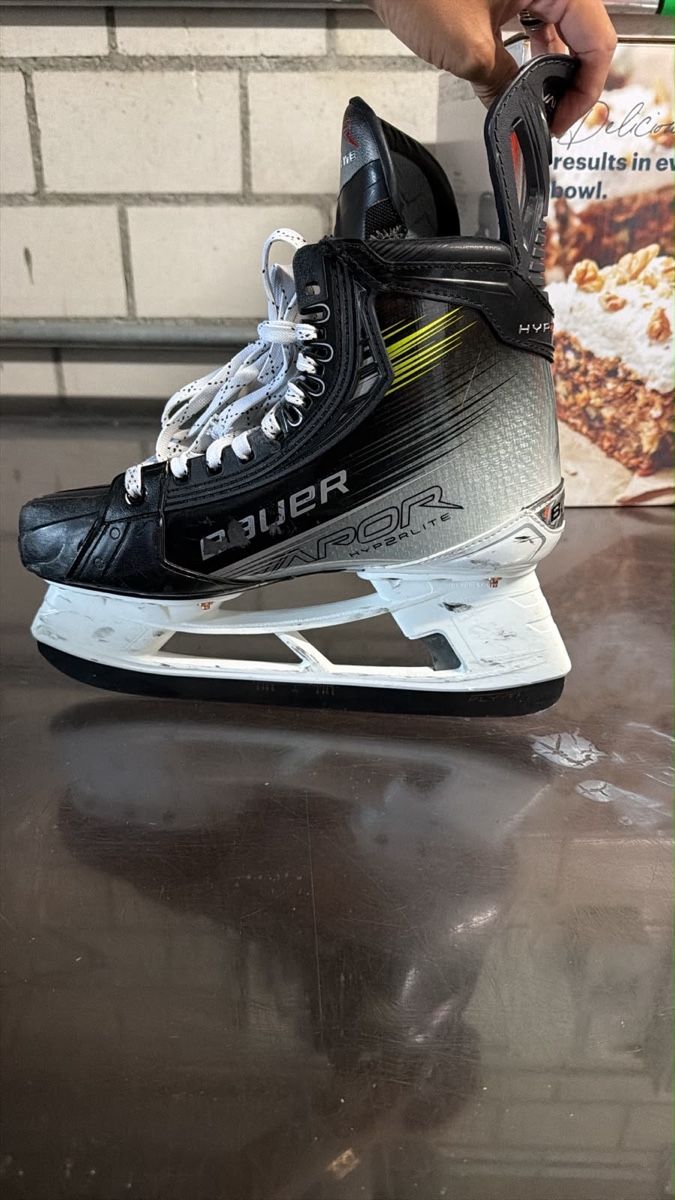 Bauer Patins à glace: Bauer Vapor Hyperlite 2, Gr. 8, Fit 1 – D'occasion à Tafers par STR1715 1