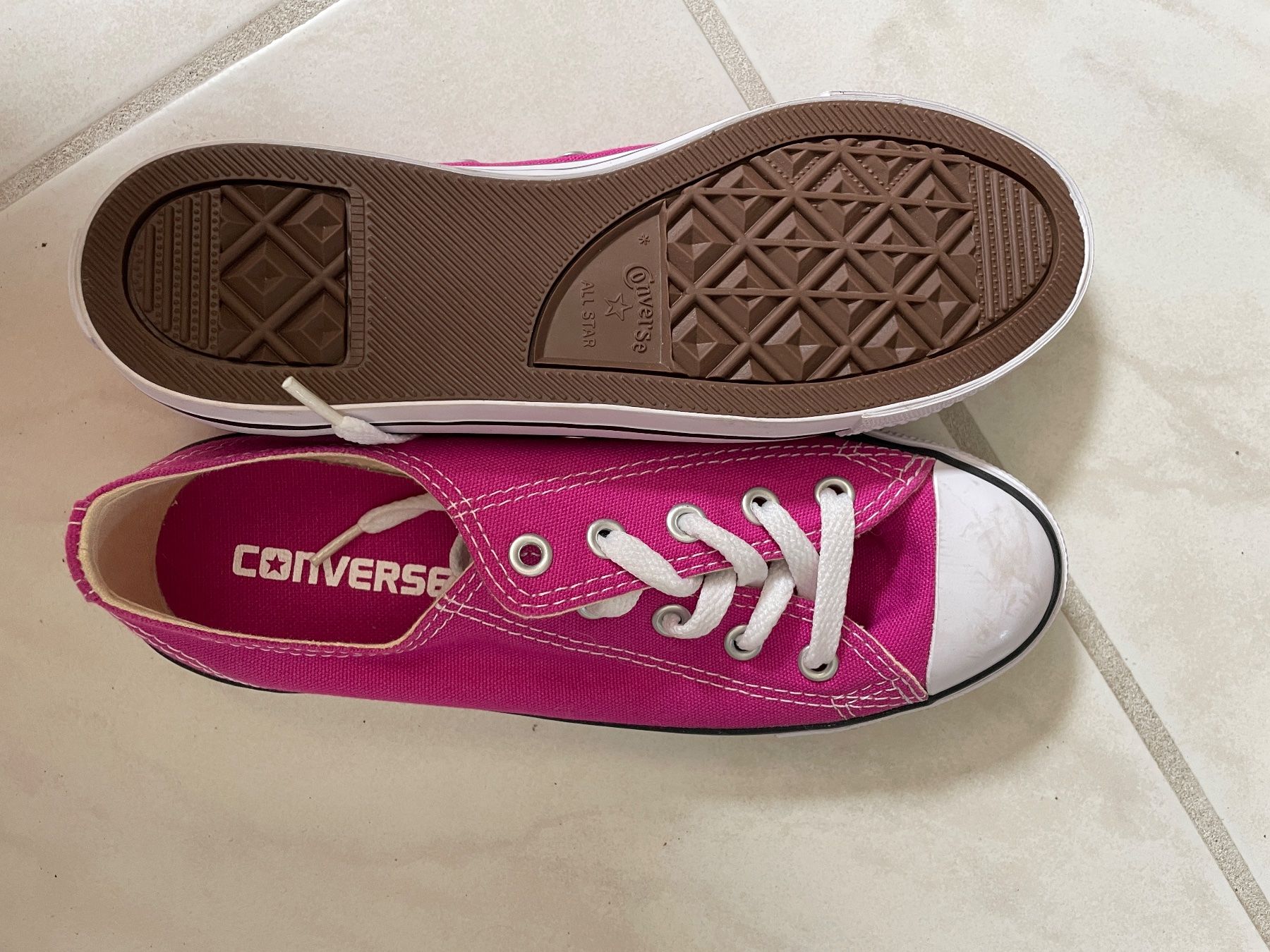 Converse Scarpe per ragazze: Converse Grösse 35.5 – Nuovo (secondo la descrizione) da Brugg AG venduto da Swissm7
